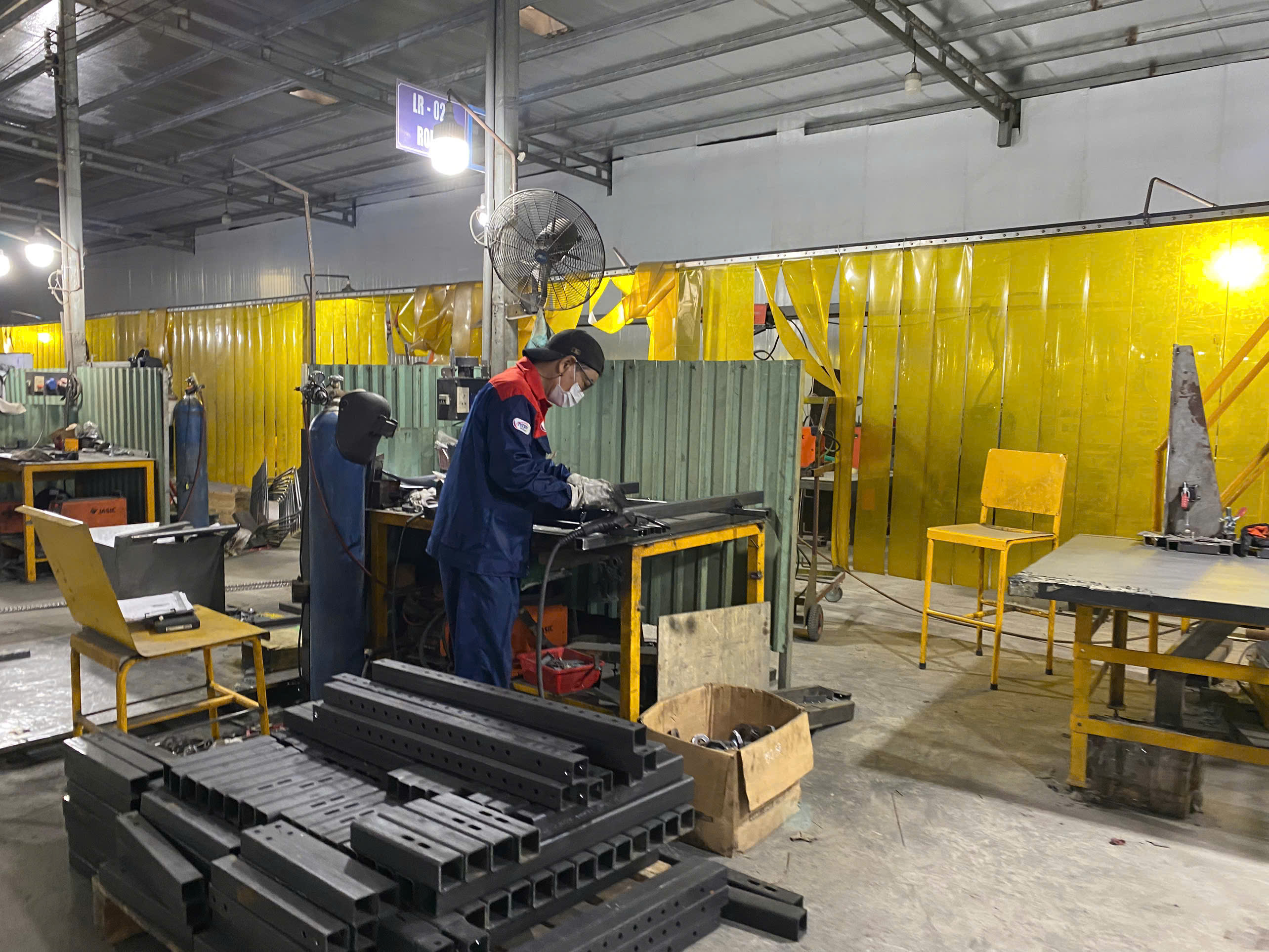 Welding machine 1.jpg